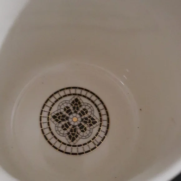 Tiled Margot Monogram Mug Q - Picture 6 of 7